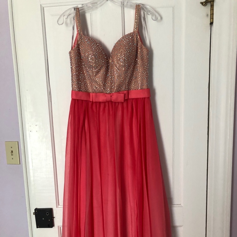 Coral Forma Dress